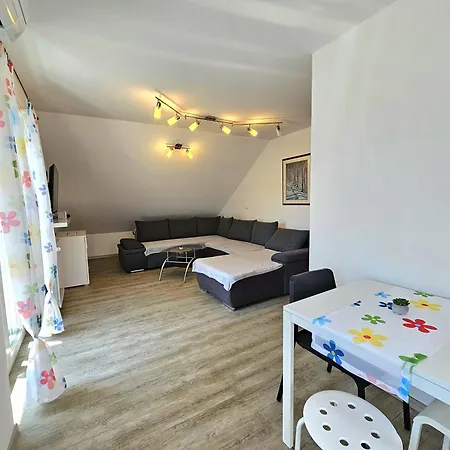 Hill Apartamento Zirovnica